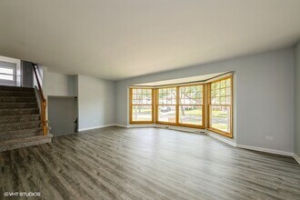 2102 E Robinhood Ln in Arlington Heights, IL - Building Photo - Building Photo