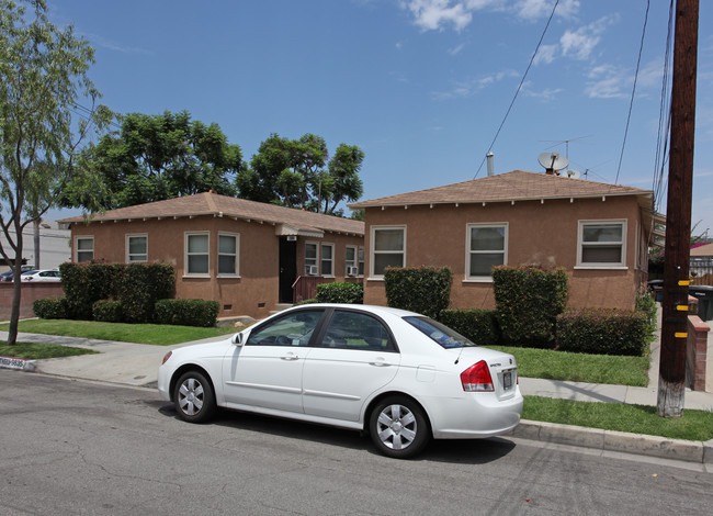 9831-9835 Maple St in Bellflower, CA - Building Photo - Building Photo