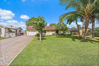 6423 SE Lockerby Pl in Hobe Sound, FL - Building Photo - Building Photo