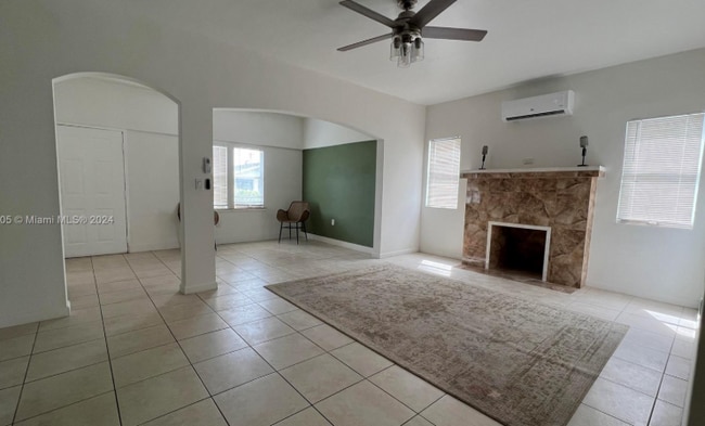 113 NW 35th St in Miami, FL - Building Photo - Building Photo