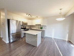445 Brintnell Blvd NW in Edmonton, AB - Building Photo - Building Photo