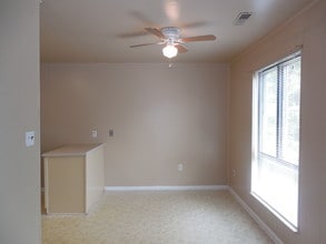 Quail Oaks Apartments in Petersburg, VA - Building Photo - Building Photo