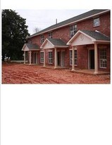 Indian Villas Townhomes in Monroe, LA - Building Photo