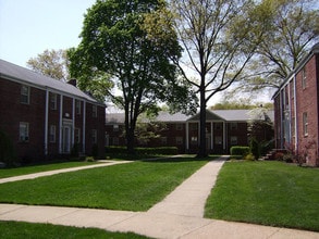 Plainfield Village in Plainfield, NJ - Foto de edificio - Building Photo