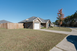 636 Piedmont Ave in Hinesville, GA - Foto de edificio - Building Photo