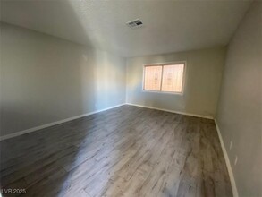 5215 Gray Ln in Las Vegas, NV - Building Photo - Building Photo