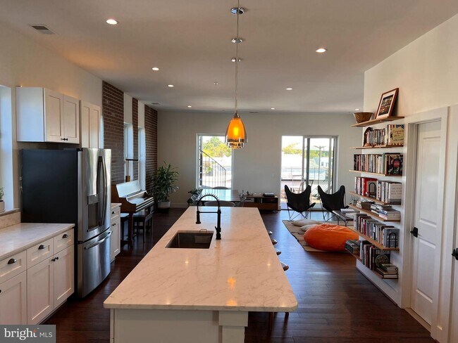 3542 Warder St NW-Unit -301 in Washington, DC - Building Photo - Building Photo