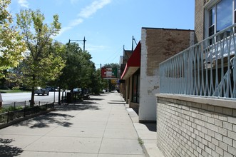 8120 S Kedzie Ave in Chicago, IL - Foto de edificio - Building Photo