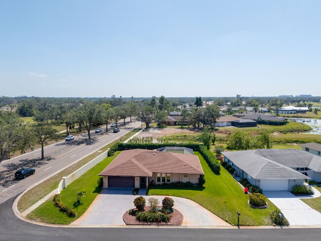1008 Pine Forest Ct in Venice, FL - Foto de edificio - Building Photo