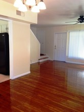 Broadway Apartments in San Antonio, TX - Building Photo - Interior Photo