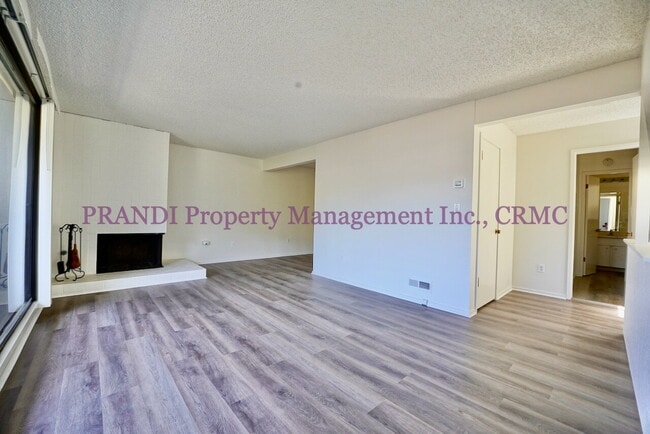 319 Sylvia Way in San Rafael, CA - Building Photo - Building Photo
