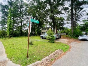 7400 Three Chopt Rd in Richmond, VA - Building Photo - Building Photo