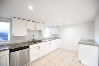 2507 N 66th Ave in Hollywood, FL - Building Photo - Building Photo