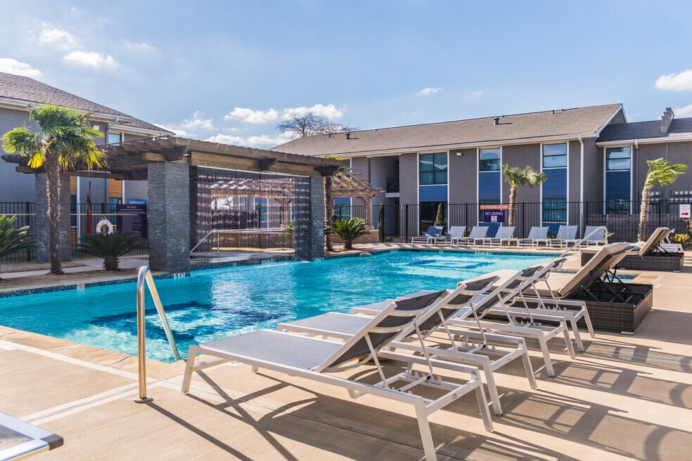 Red Oak Townhomes Waco, TX Apartments For Rent