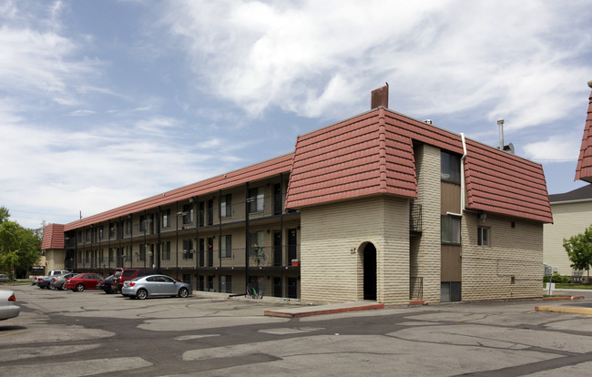 Heritage Court Apartments in Provo, UT - Foto de edificio - Building Photo