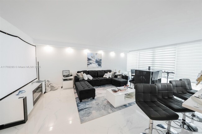 18071 Biscayne Blvd, Unit 901 in Aventura, FL - Building Photo - Building Photo