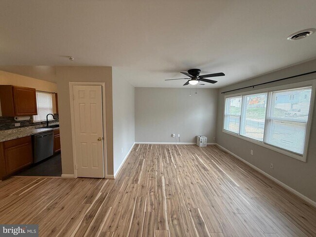 1411 Harrison St in Woodbridge, VA - Foto de edificio - Building Photo