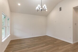 508 Brown St in Lockhart, TX - Building Photo - Building Photo