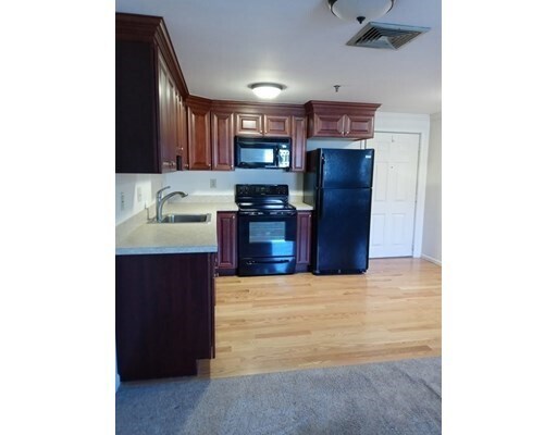 996 East St-Unit -1 in Walpole, MA - Building Photo - Building Photo
