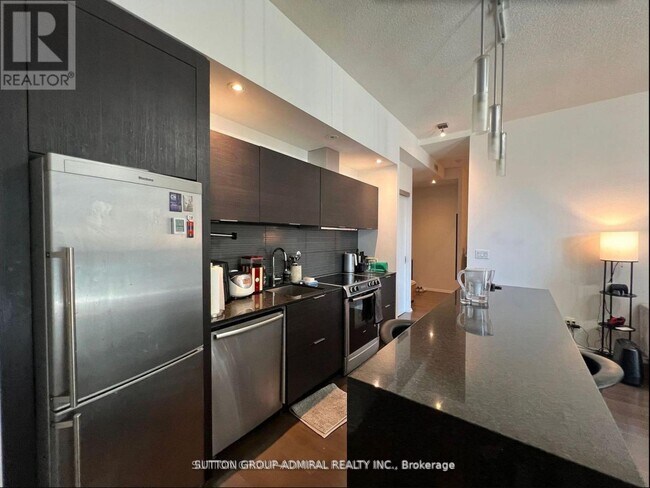 8 Charlotte St in Toronto, ON - Building Photo - Building Photo