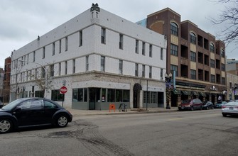 928-930 W Belmont Ave in Chicago, IL - Building Photo - Building Photo