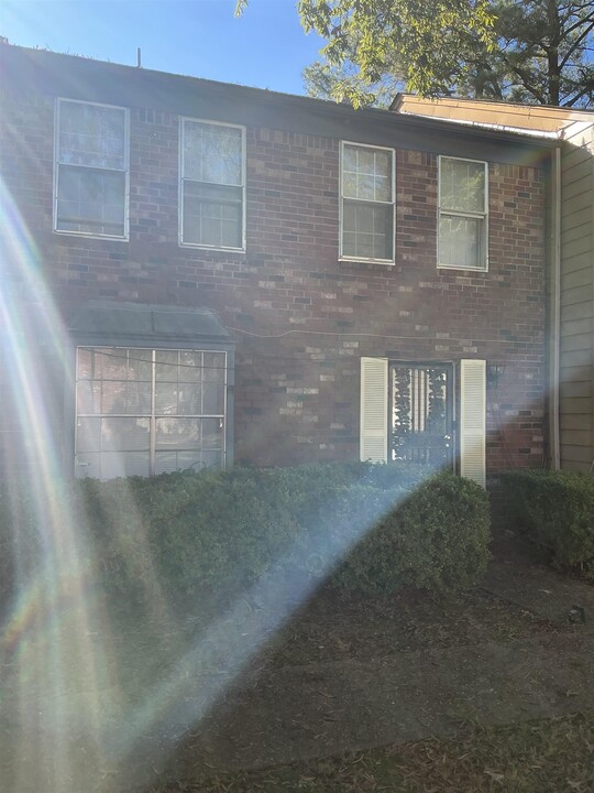 5962 Swaying Pine Ln in Memphis, TN - Foto de edificio