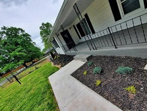 4147 S Hooper Ave in Springfield, MO - Building Photo - Building Photo