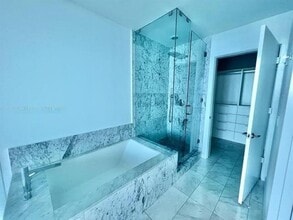 480 NE 31st St, Unit 902 in Miami, FL - Building Photo - Building Photo