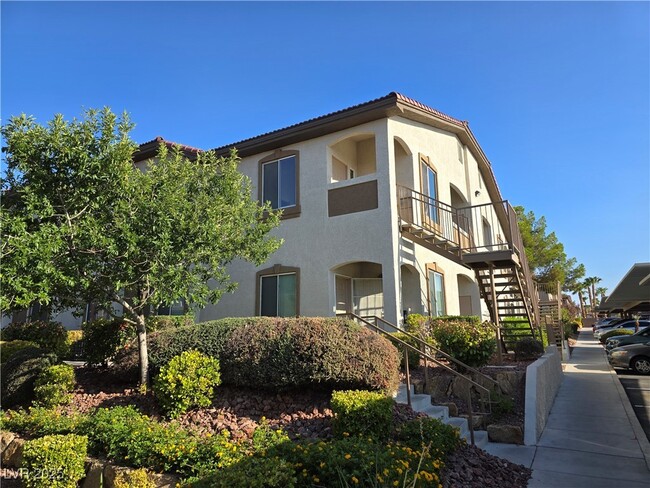 property at 2305 W Horizon Ridge Pkwy