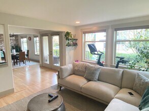 4423 Phinney Ave N in Seattle, WA - Building Photo - Building Photo