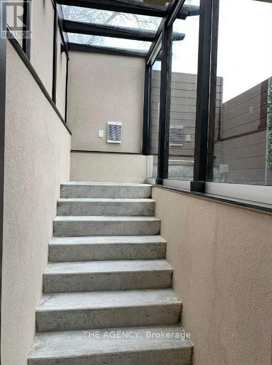 12 Embro Dr in Toronto, ON - Building Photo - Building Photo