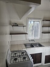 2808 1/2 Hillcrest Dr in Los Angeles, CA - Foto de edificio - Building Photo