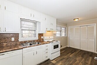 4775 Ben Hill Rd in College Park, GA - Foto de edificio - Building Photo