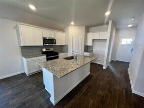 316 Abbey Ln in Lockhart, TX - Foto de edificio - Building Photo