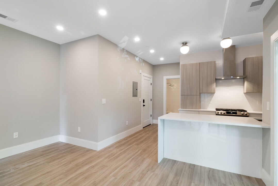 66 Lubec St in Boston, MA - Building Photo