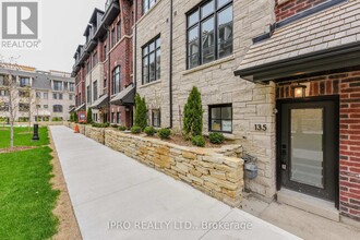 35-135 Lunar Cres in Mississauga, ON - Building Photo - Building Photo