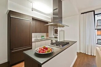 225 Fifth Avenue in New York, NY - Building Photo - Building Photo