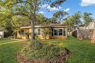 4303 Piney Woods Dr in Houston, TX - Building Photo - Building Photo