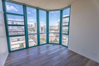 745 Isenberg St in Honolulu, HI - Building Photo - Building Photo