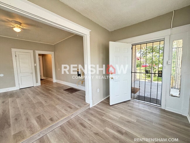 property at 1423 Lyndale Ave