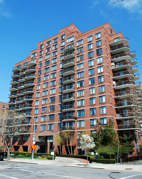 Seabreeze Plaza in Brooklyn, NY - Building Photo