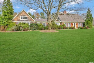 185 Wiggins Ln in Greenport, NY - Building Photo