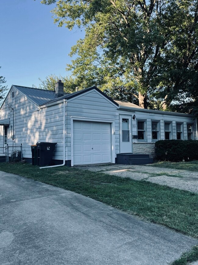 814 W Vine St in Champaign, IL - Foto de edificio - Building Photo