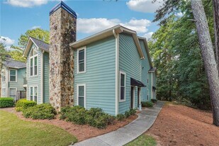 4105 Canyon Point Cir in Roswell, GA - Building Photo
