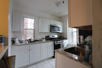 2003 Commonwealth Ave, Unit 10 in Boston, MA - Building Photo - Building Photo