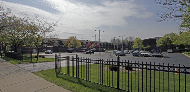 Mount Zion Calvin Courtyard Apartments in Milwaukee, WI - Building Photo - Building Photo