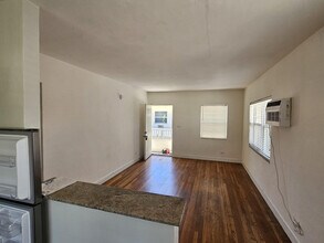 7950 Abbott Ave in Miami, FL - Building Photo - Building Photo