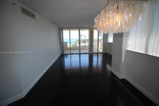 6422 Collins Ave in Miami Beach, FL - Building Photo - Building Photo