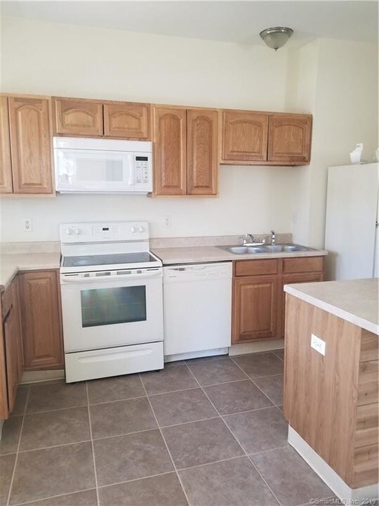 154 Prospect St-Unit -2 in Norwich, CT - Building Photo