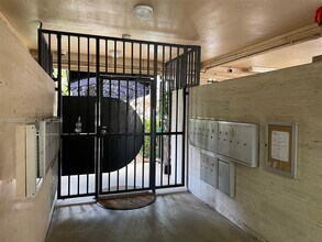 2600 NE 135th St in North Miami, FL - Building Photo - Building Photo